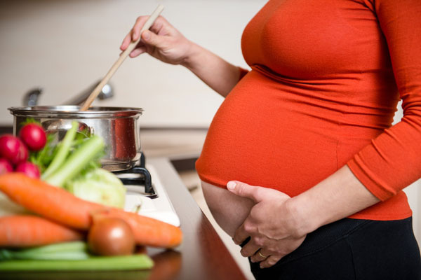 Chế độ ăn cho mẹ bầu: Bác sĩ sản khoa khuyên ăn những gì? (P3)